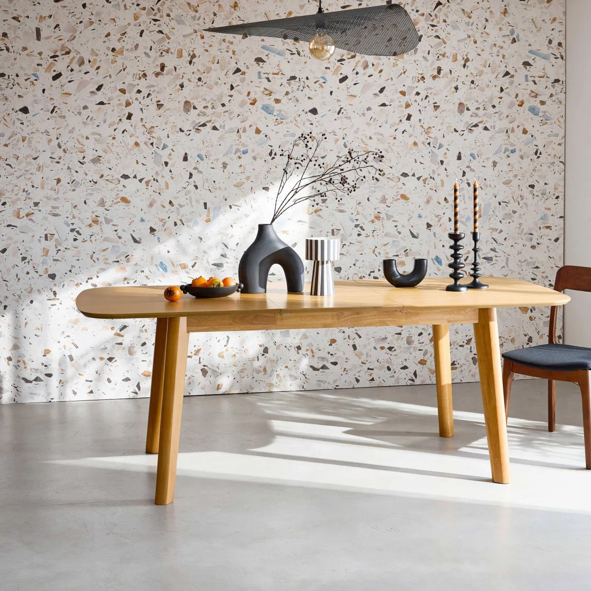sweeek Tavolo da pranzo rettangolare allungabile 160 - 210 cm, rivestito in rovere e metallo