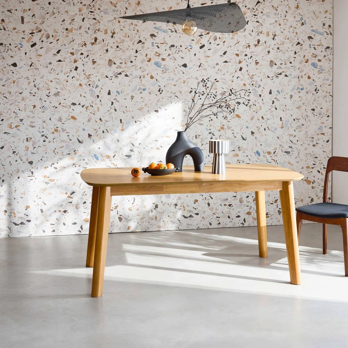 sweeek Tavolo da pranzo rettangolare allungabile 160 - 210 cm, rivestito in rovere e metallo