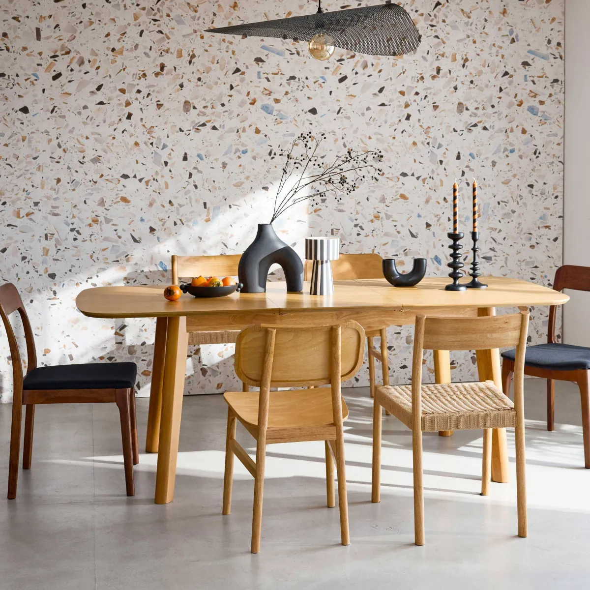 sweeek Tavolo da pranzo rettangolare allungabile 160 - 210 cm, rivestito in rovere e metallo