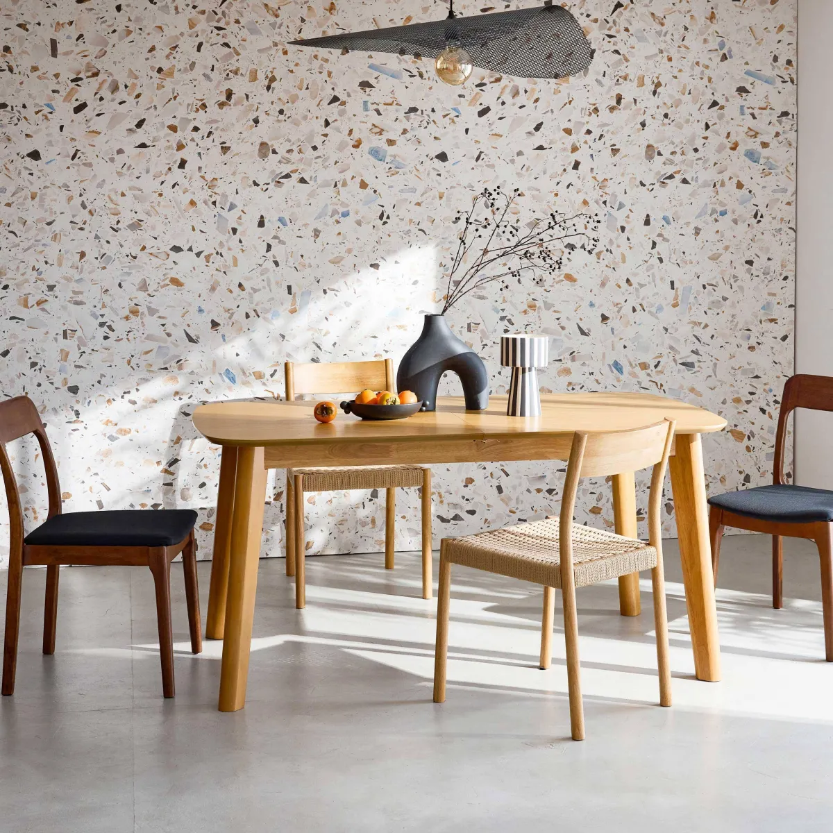 sweeek Tavolo da pranzo rettangolare allungabile 160 - 210 cm, rivestito in rovere e metallo