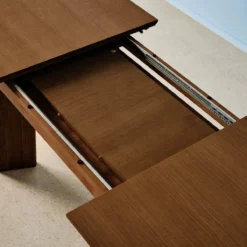 sweeek Tavolo da pranzo rettangolare allungabile in legno di hevea e impiallacciatura di rovere 6-8 posti