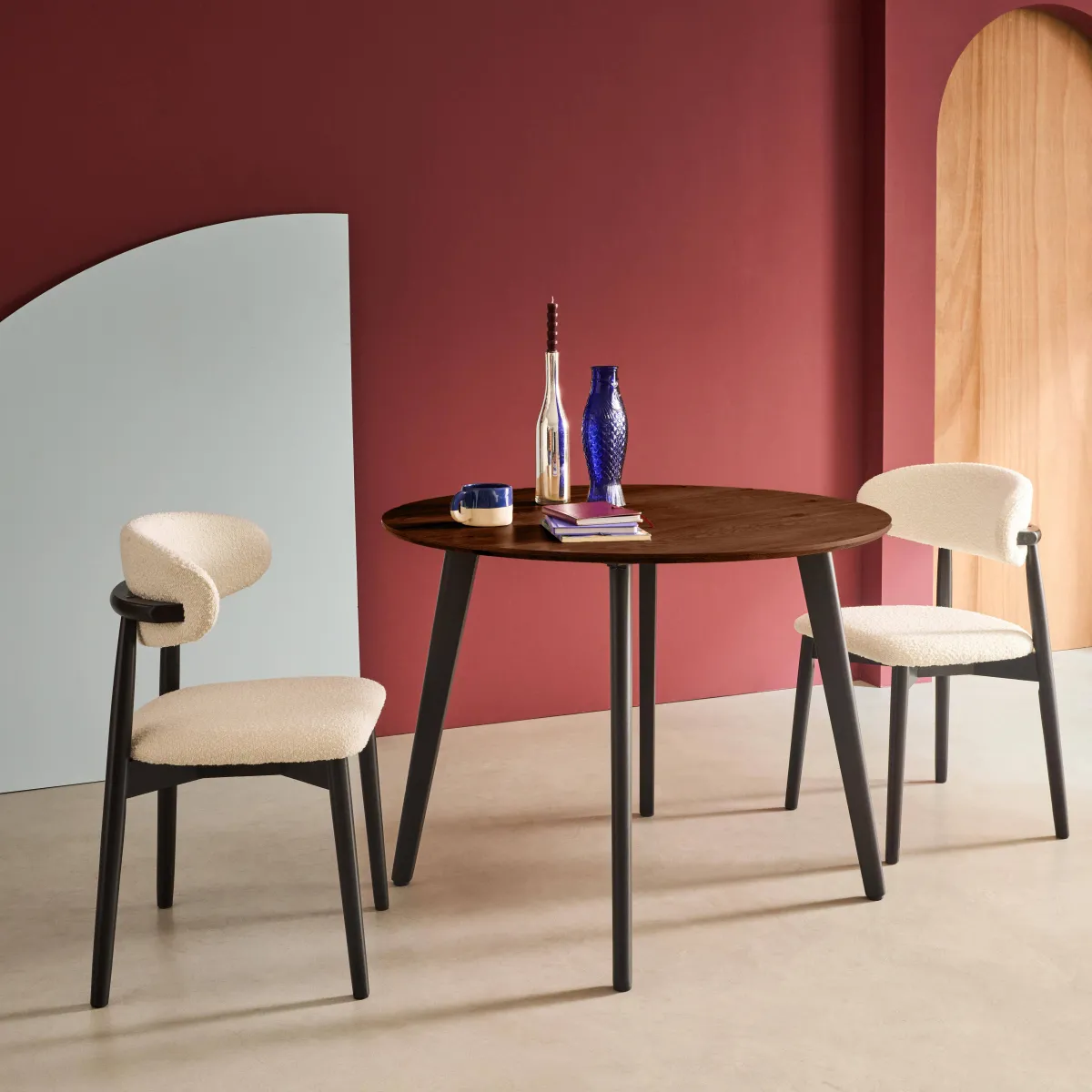 sweeek Tavolo da pranzo rotondo effetto legno con gambe in metallo nero 4 posti