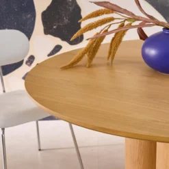 sweeek Tavolo da pranzo rotondo in legno di hevea e impiallacciatura di quercia, 4 posti