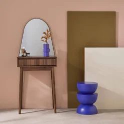 sweeek Toeletta trucco decorato in legno, specchio rotondo e 1 cassetto, 60cm