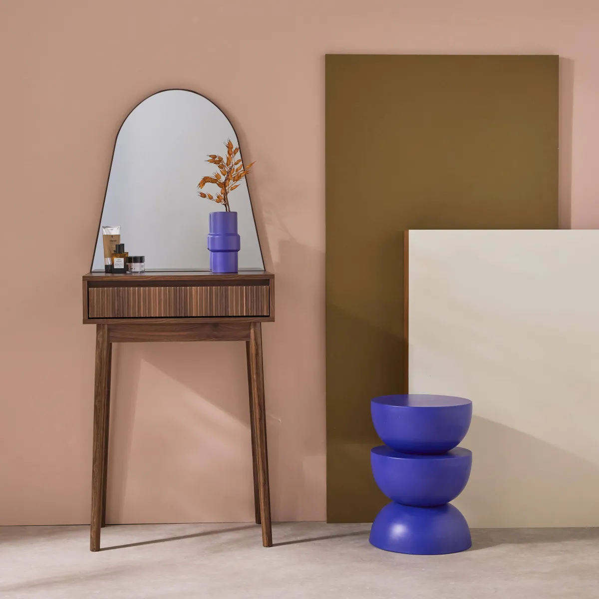sweeek Toeletta trucco decorato in legno, specchio rotondo e 1 cassetto, 60cm
