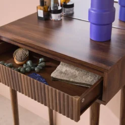 sweeek Toeletta trucco decorato in legno, specchio rotondo e 1 cassetto, 60cm