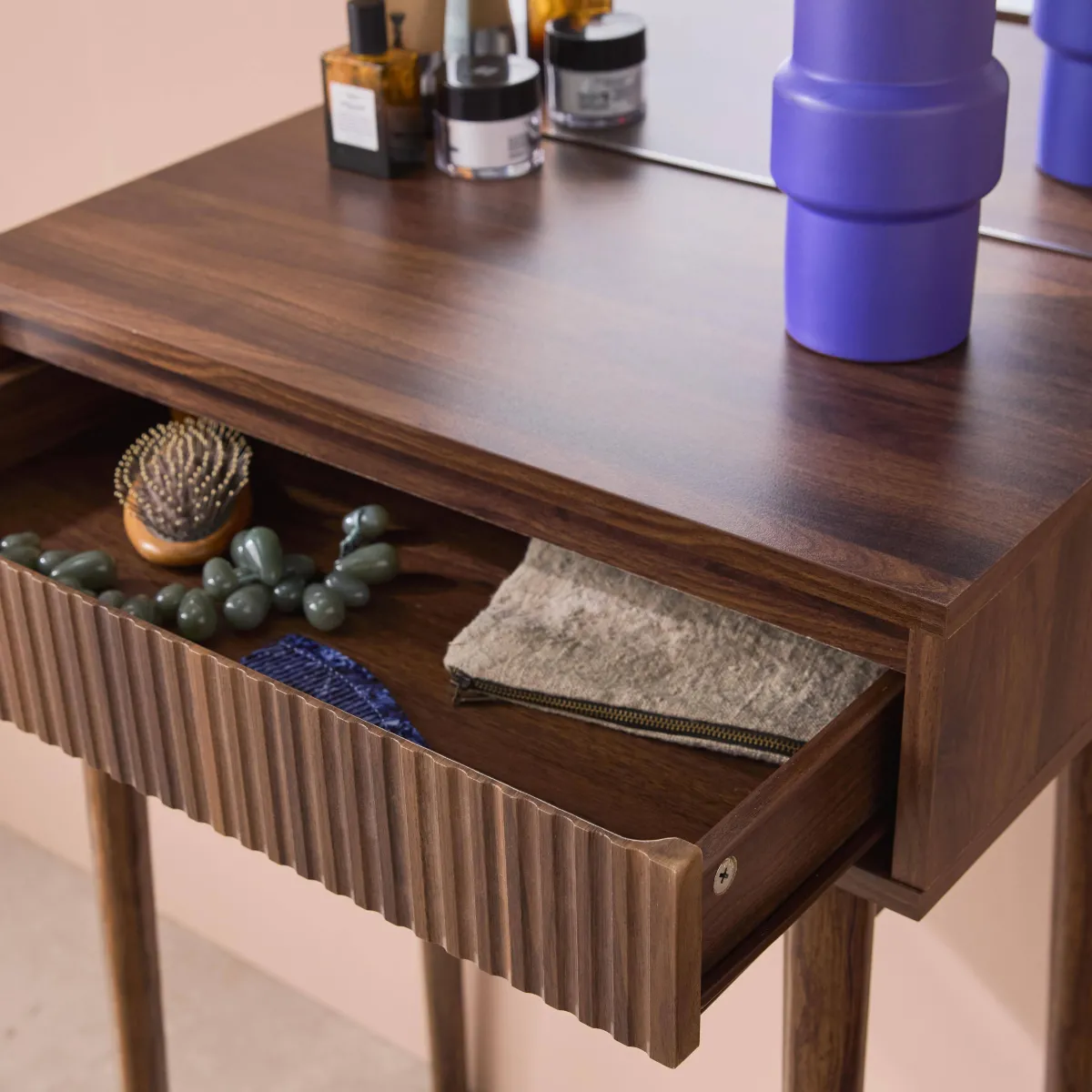 sweeek Toeletta trucco decorato in legno, specchio rotondo e 1 cassetto, 60cm
